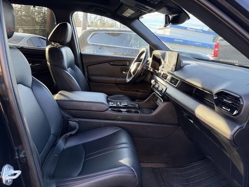 Used 2025 Honda Pilot TrailSport image 8