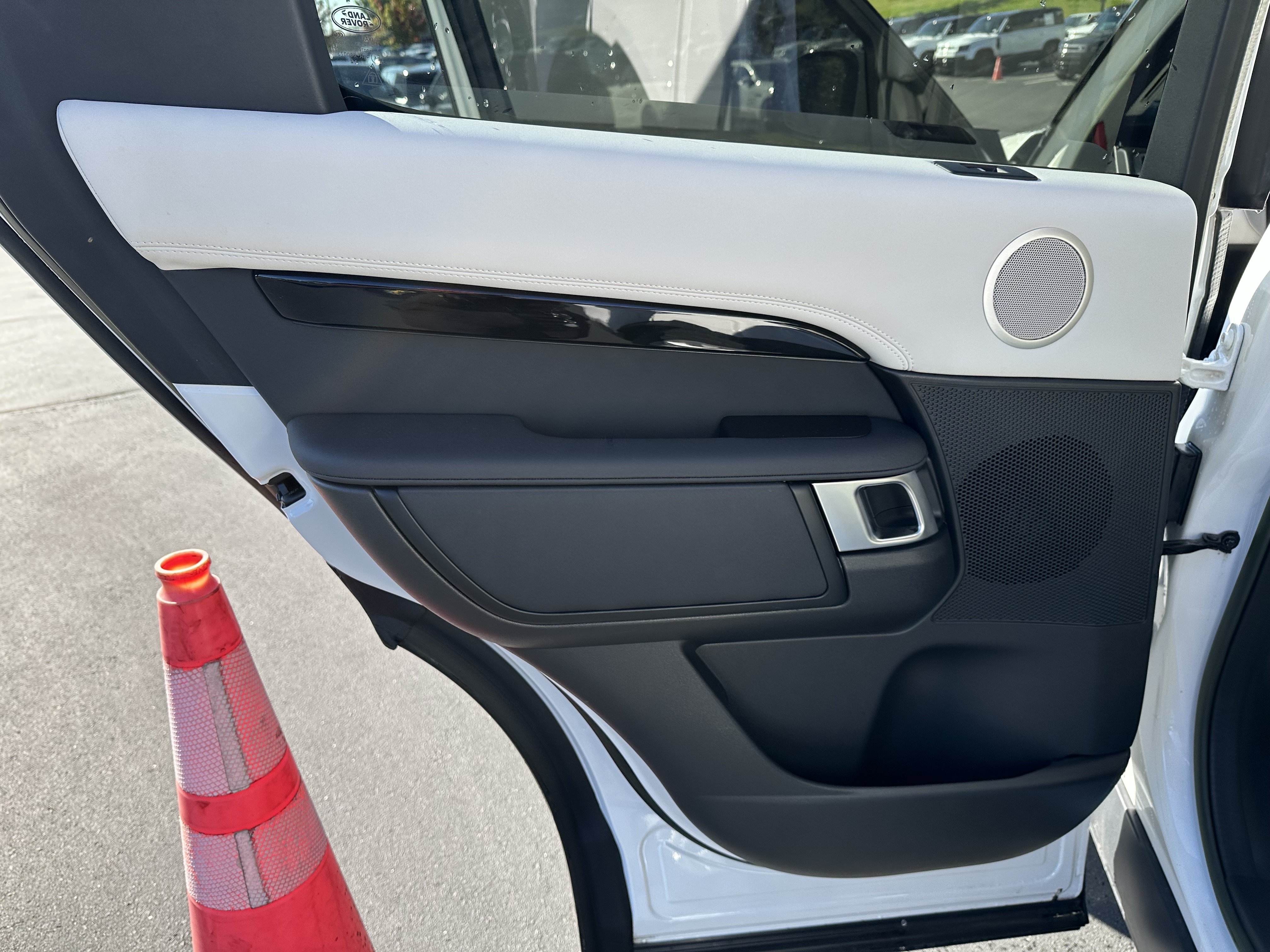 Certified 2023 Land Rover Discovery S AWD/4WD image 28
