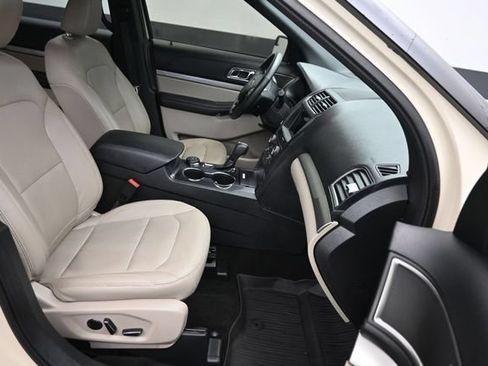 Certified 2018 Ford Explorer XLT w/ Equipment Group 202A AWD/4WD image 10