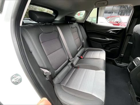 Used 2025 Chevrolet Trax LT w/ LT Convenience Package image 19