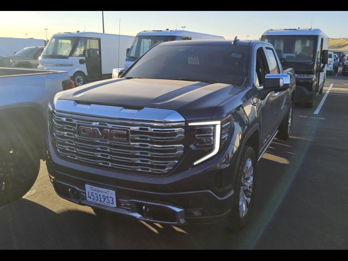 Used 2023 GMC Sierra 1500 Denali w/ Denali Reserve Package AWD/4WD image 1