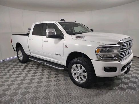 Used 2023 RAM 2500 Laramie AWD/4WD image 3