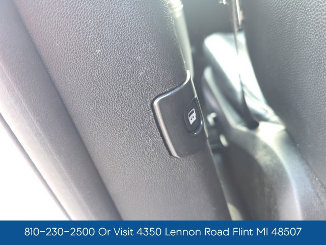 Used 2016 Chrysler Town & Country S w/ Driver Convenience Group FWD image 17