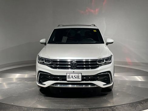 Used 2022 Volkswagen Tiguan SEL R-Line image 9