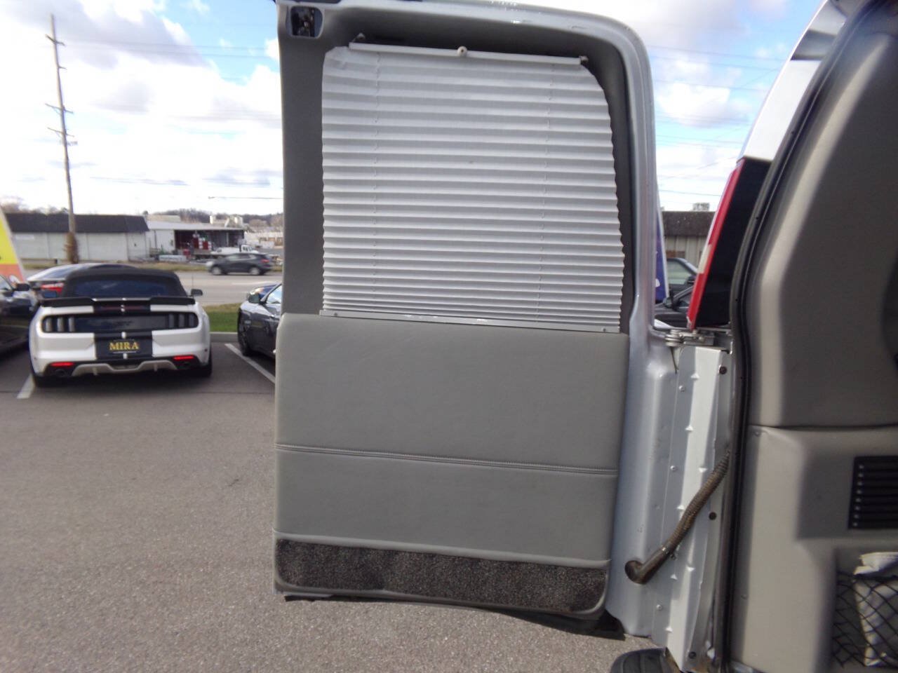 Used 2010 GMC Savana 1500 w/ Preferred Equipment Group RWD image 26
