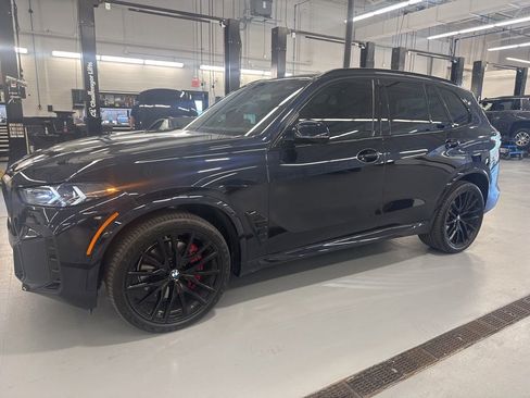 Used 2025 BMW X5 xDrive40i w/ M Sport Package AWD/4WD image 4