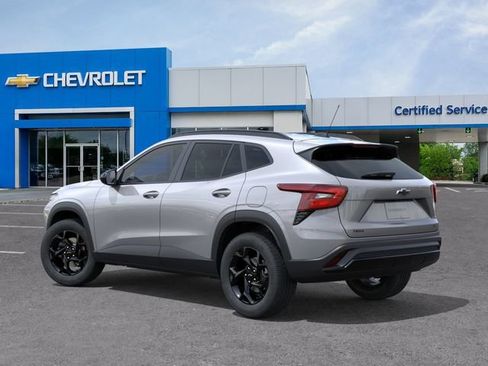 New 2026 Chevrolet Trax LT w/ Sunroof Package FWD image 3