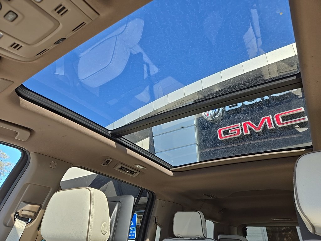 Used 2025 GMC Yukon XL Denali w/ Advanced Technology Package AWD/4WD image 18