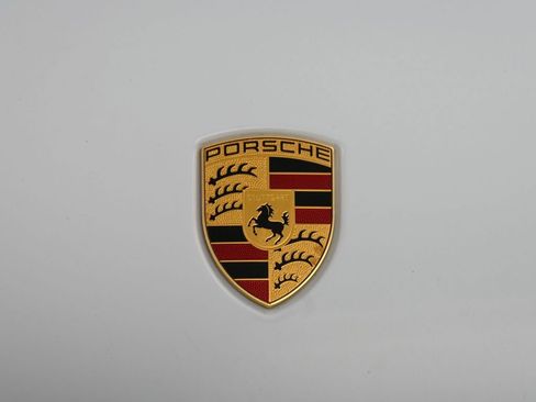 Certified 2023 Porsche Macan image 31