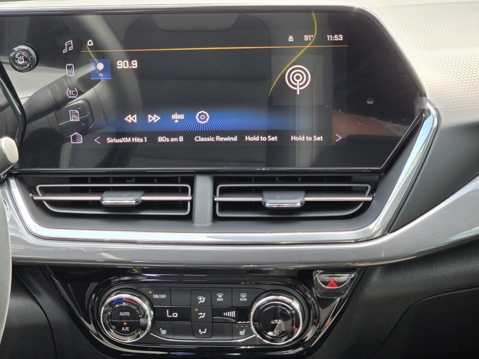 New 2026 Chevrolet Trax ACTIV w/ Sunroof Package FWD image 8