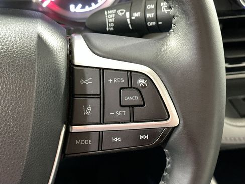 Used 2022 Toyota Highlander LE image 20