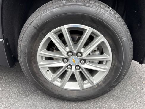 Used 2023 Chevrolet Traverse LT FWD image 11