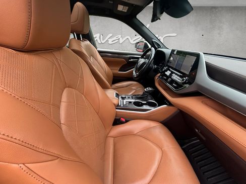 Used 2020 Toyota Highlander Platinum image 29