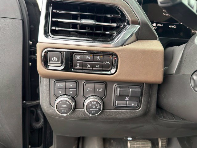Used 2025 GMC Yukon Denali Ultimate w/ LPO, Floor Liner Package AWD/4WD image 15