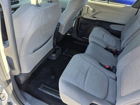 Used 2022 Toyota Sienna LE image 15