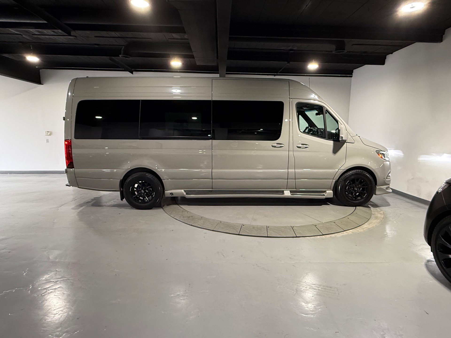 Used 2024 Mercedes-Benz Sprinter 2500 image 9