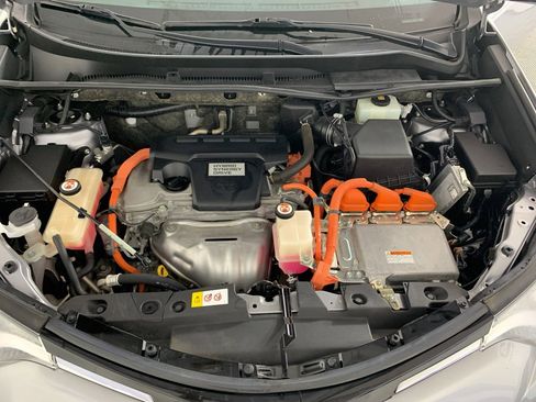 Used 2018 Toyota RAV4 LE image 10