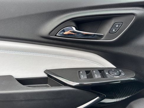 Used 2025 Chevrolet Trax LT image 13