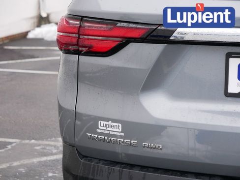 Used 2023 Chevrolet Traverse LT image 5