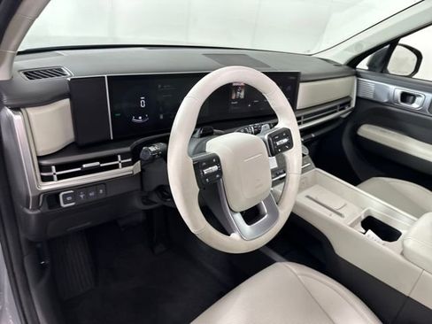 Used 2025 Hyundai Santa Fe SEL image 13