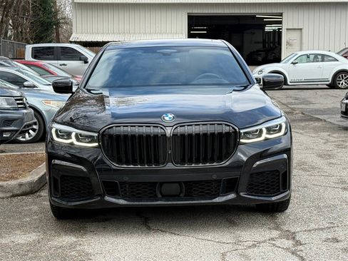 Used 2022 BMW 740i w/ M Sport Package image 5