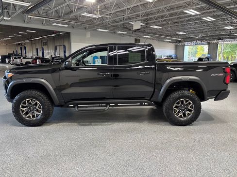 Used 2025 Chevrolet Colorado ZR2 w/ Technology Package AWD/4WD image 4