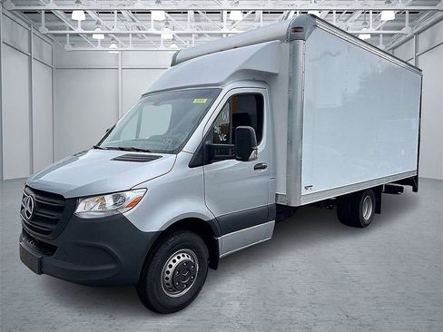 Used 2024 Mercedes-Benz Sprinter 4500 image 4