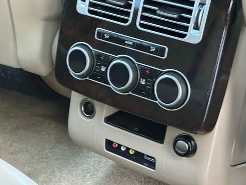 Used 2014 Land Rover Range Rover Autobiography image 36