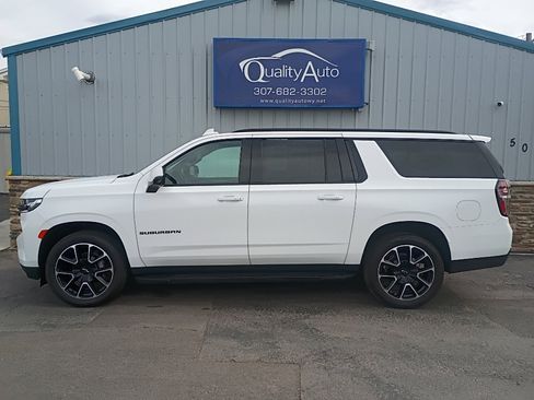 Used 2024 Chevrolet Suburban RST w/ Luxury Package AWD/4WD image 31