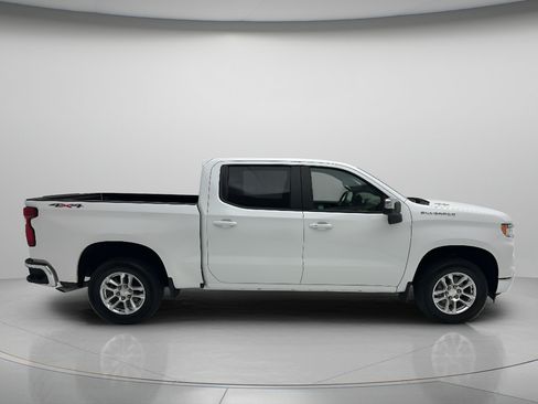Used 2025 Chevrolet Silverado 1500 LT w/ Leather Package AWD/4WD image 4