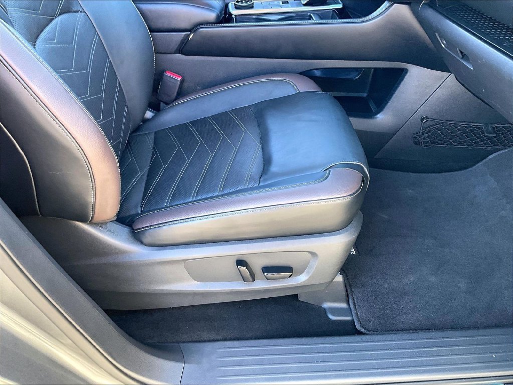Used 2022 Nissan Pathfinder Platinum w/ Cargo Package AWD/4WD image 39