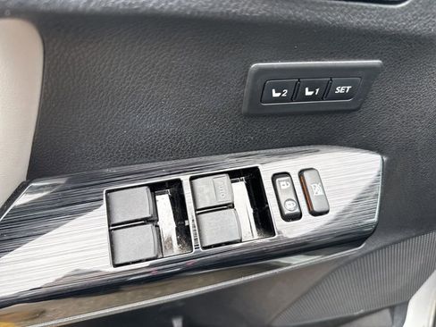 Used 2016 Toyota RAV4 Limited image 13