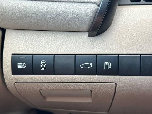 Used 2018 Toyota Camry LE FWD image 16