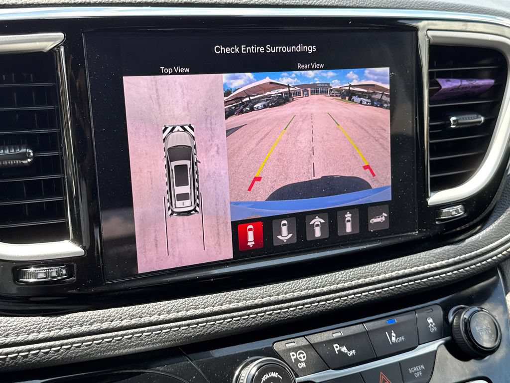 Used 2024 Chrysler Pacifica Limited FWD image 27