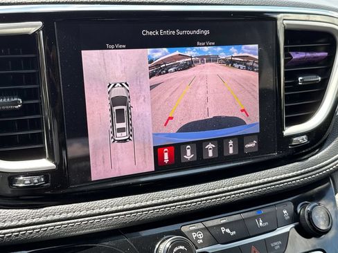 Used 2024 Chrysler Pacifica Limited FWD image 27