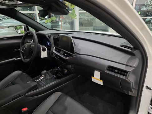 New 2025 Lexus UX 300h FWD image 25