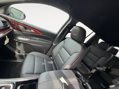 New 2026 Chevrolet Traverse Z71 w/ Enhanced Driving Package AWD/4WD image 14