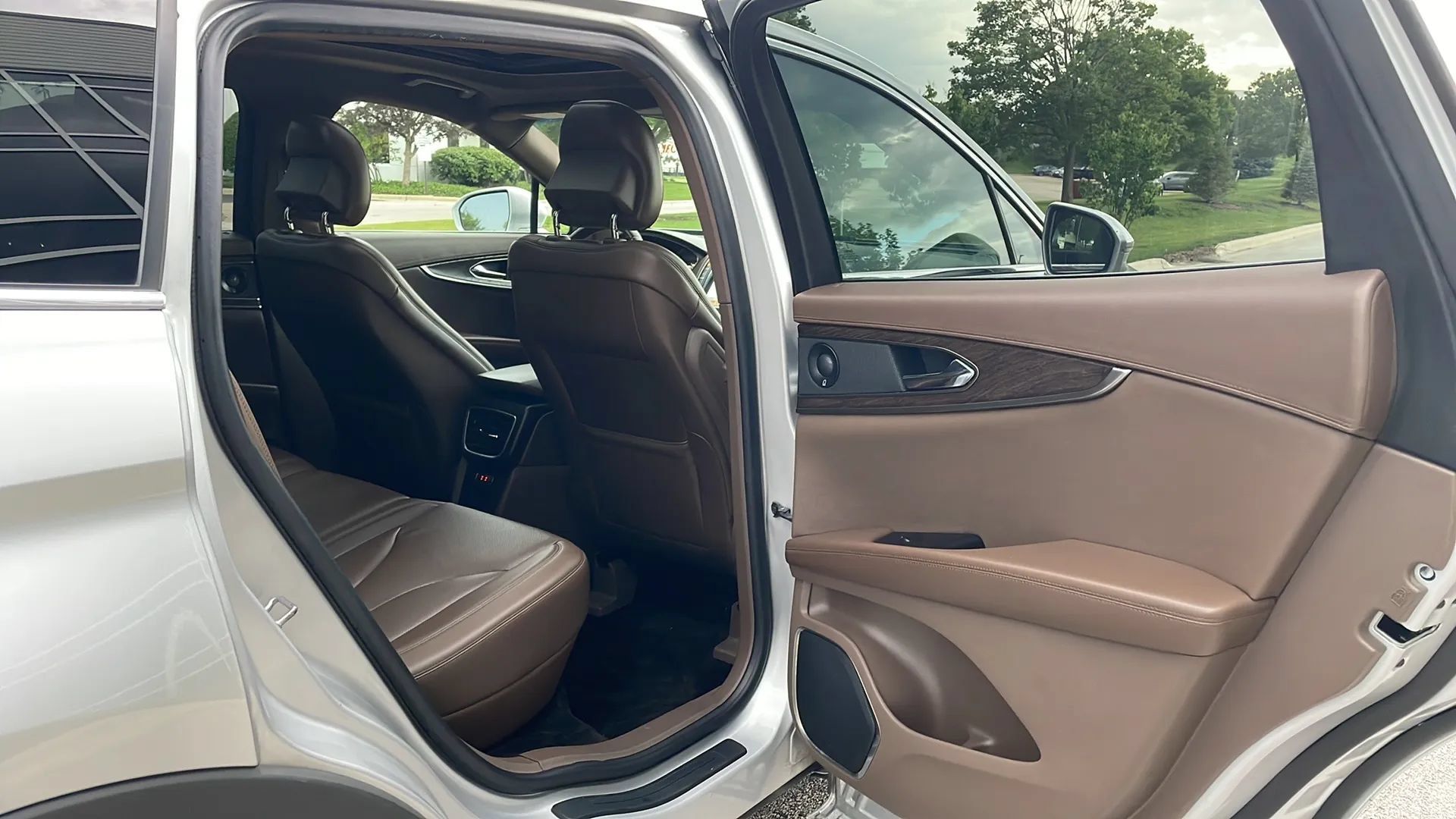 Used 2018 Lincoln MKX Reserve AWD/4WD image 19