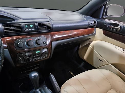 Used 2002 Chrysler Sebring Limited FWD image 31