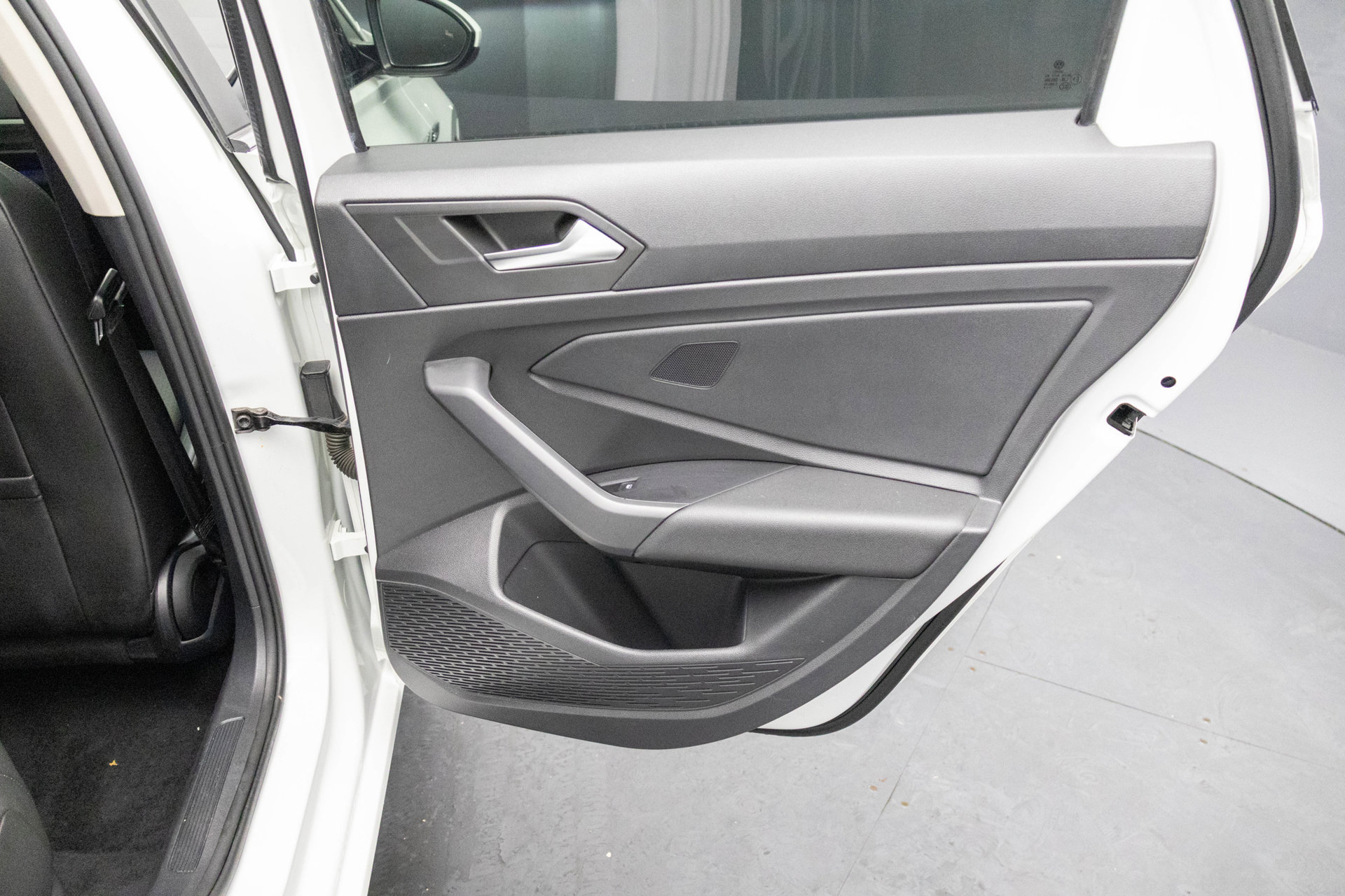 Used 2019 Volkswagen Jetta SEL w/ Cold Weather Package FWD image 31