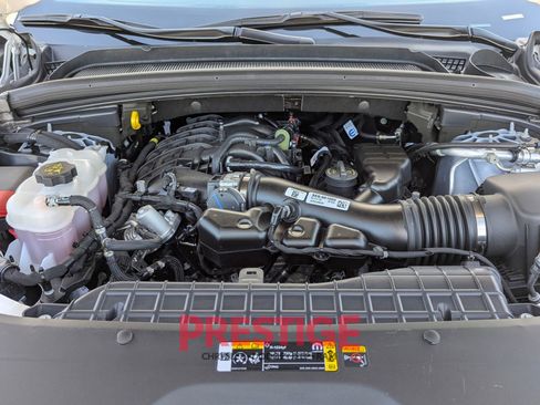 Used 2024 Jeep Grand Cherokee Laredo AWD/4WD image 31