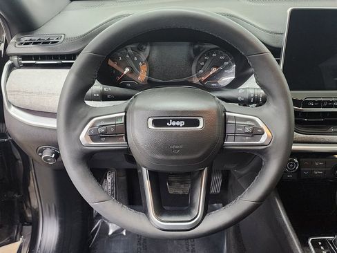 Used 2023 Jeep Compass Latitude AWD/4WD image 14