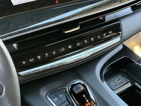 Certified 2023 Cadillac Escalade Premium Luxury w/ Performance Package image 32