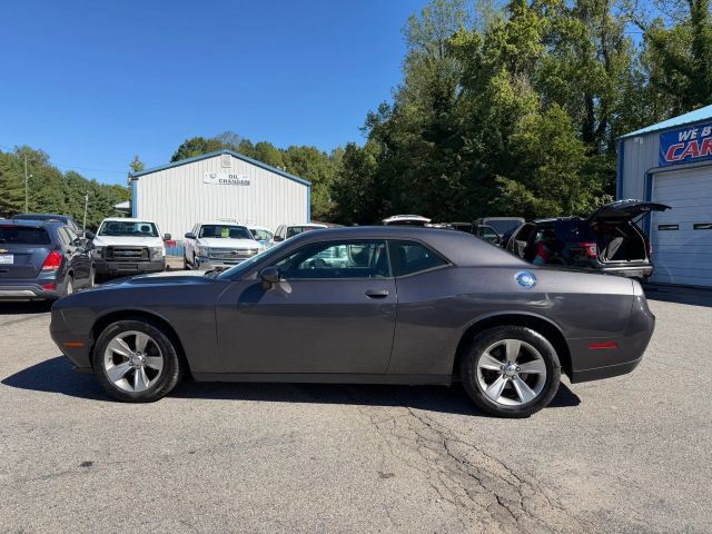 Used 2016 Dodge Challenger SXT RWD image 8