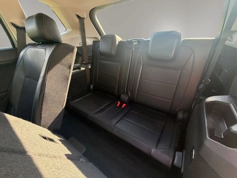 Used 2019 Volkswagen Tiguan SE w/ Panoramic Sunroof Package FWD image 34