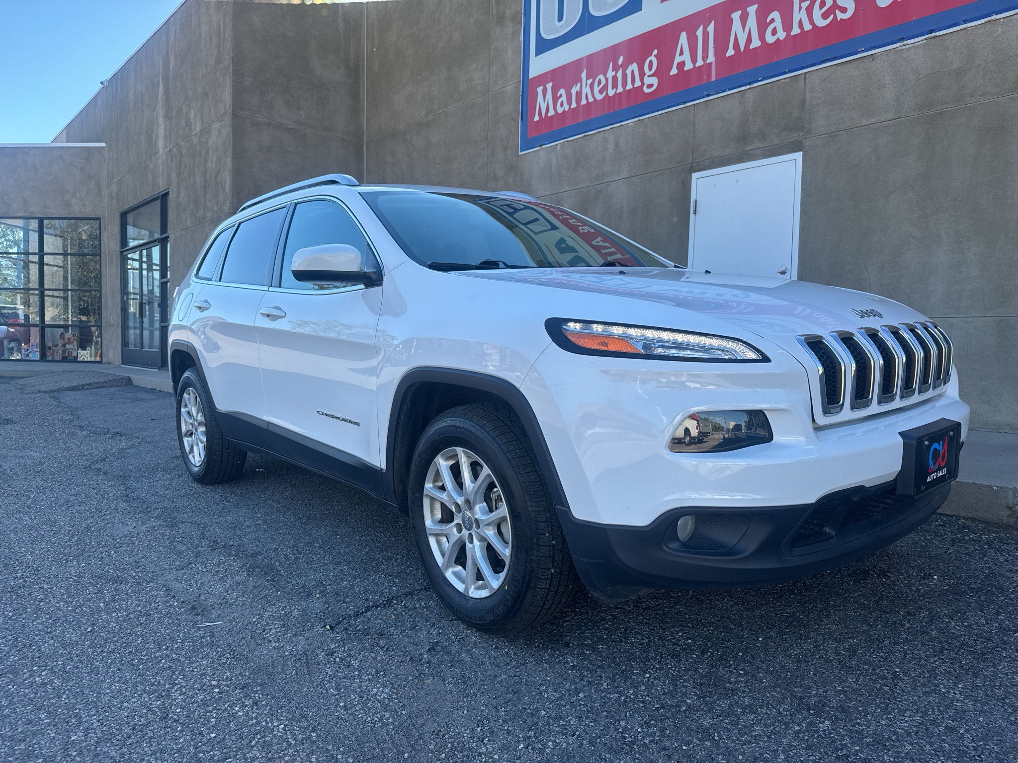 Used 2018 Jeep Cherokee Latitude w/ Safety Group AWD/4WD image 3
