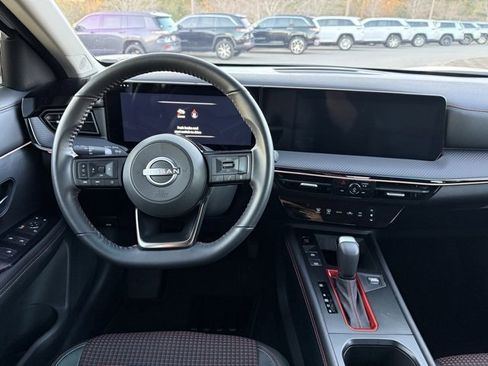 Used 2025 Nissan Kicks SR image 13
