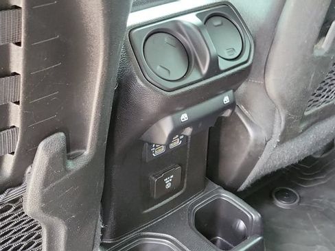 Used 2018 Jeep Wrangler Unlimited Rubicon AWD/4WD image 25