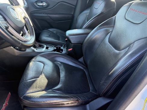 Used 2016 Jeep Cherokee Trailhawk w/ Comfort/Convenience Group image 20