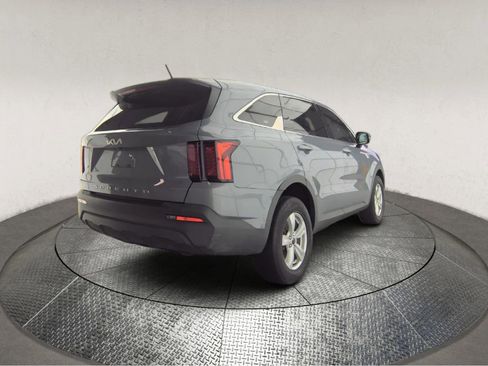 Used 2022 Kia Sorento LX AWD/4WD image 2